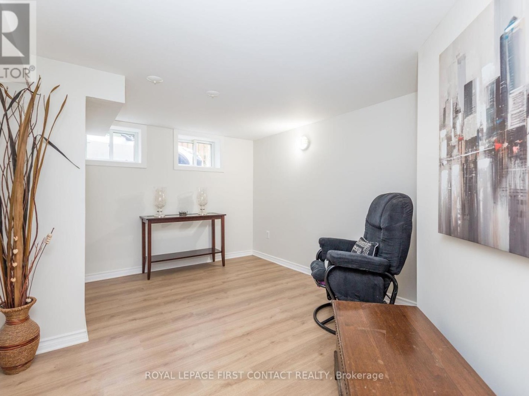 48 BRANT STREET W, 
