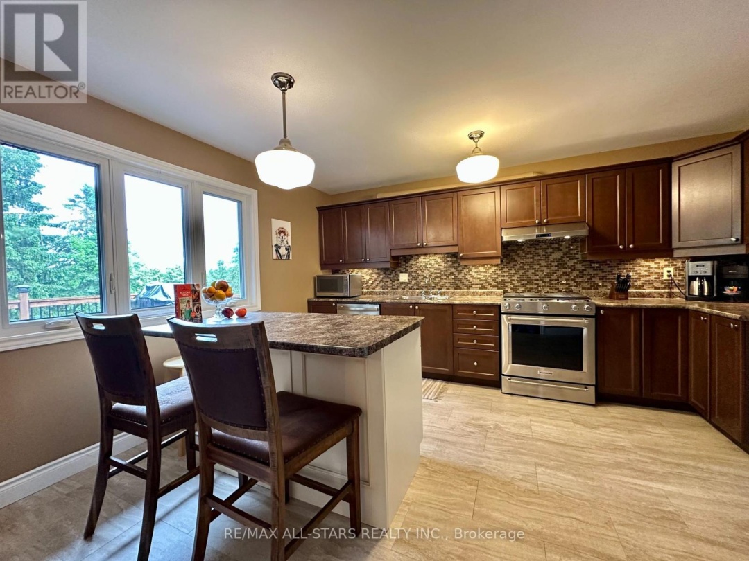 243 WEST STREET, Kawartha Lakes (Bobcaygeon)