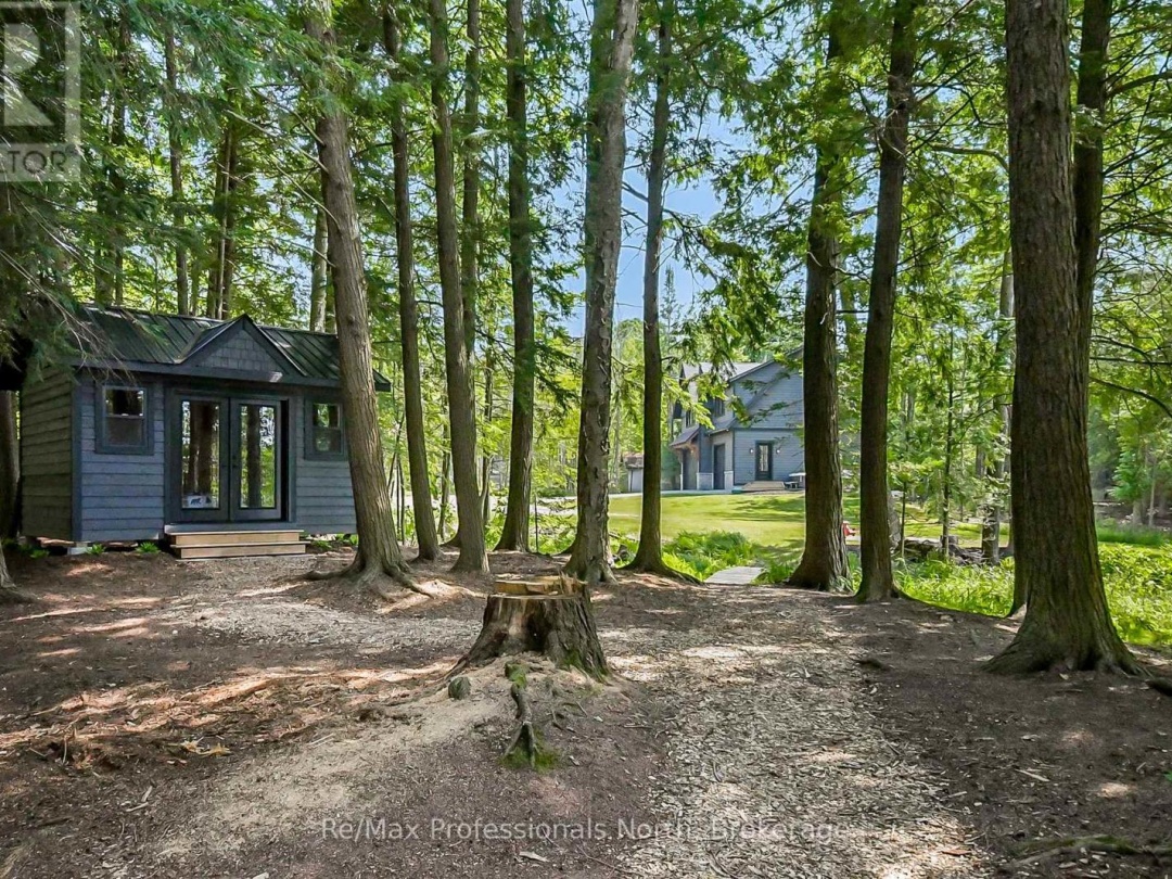 1054 BRYDONS BAY ROAD, Lake Muskoka