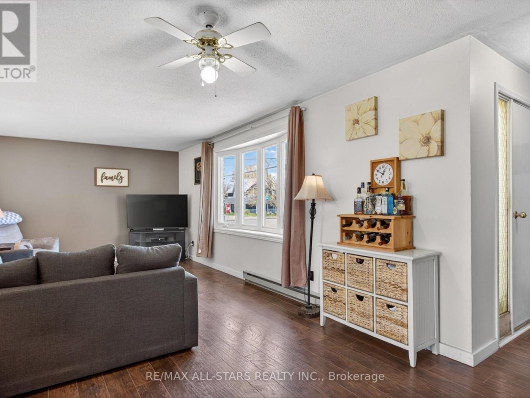 38 ELLIOT STREET, Kawartha Lakes (Fenelon Falls)