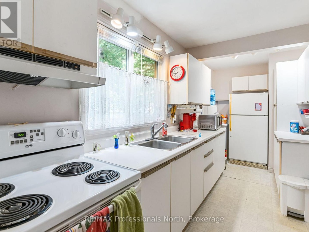 1080 PETTICOAT LANE, Minden Lake