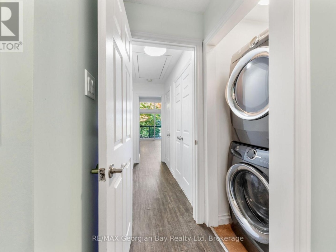 1745 TWIN OAKS CRESCENT, 