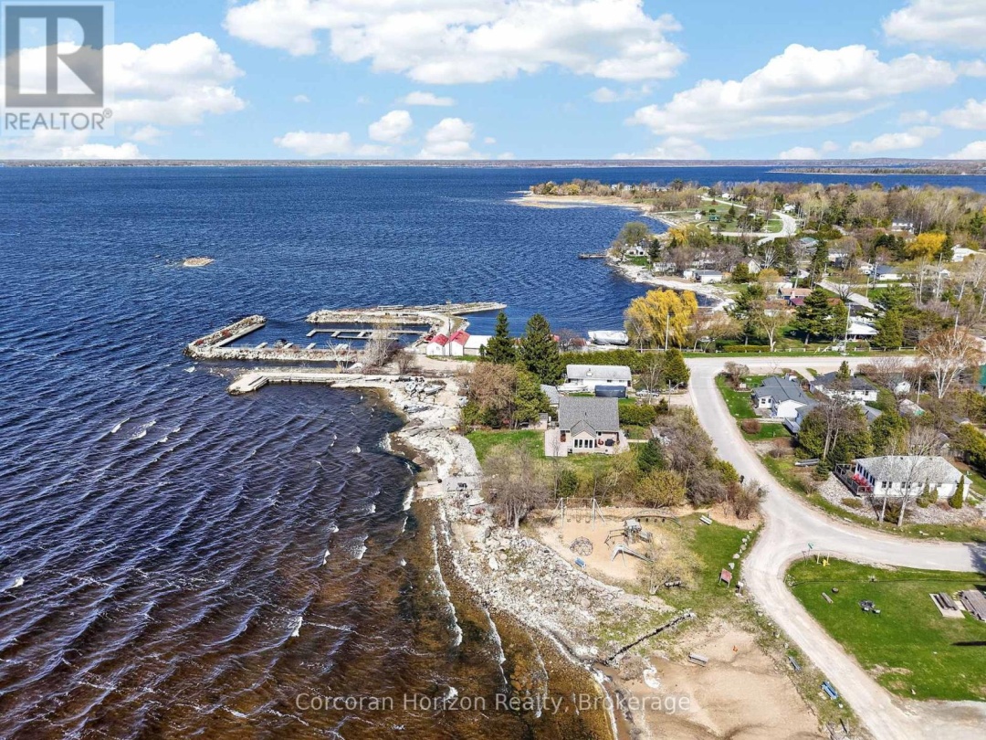 26 WATERSIDE DRIVE, Georgian Bay