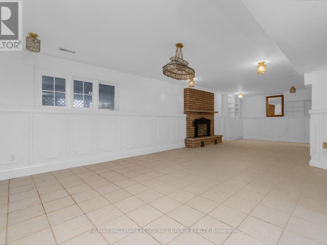 395 COLLINS DRIVE, Lake Simcoe