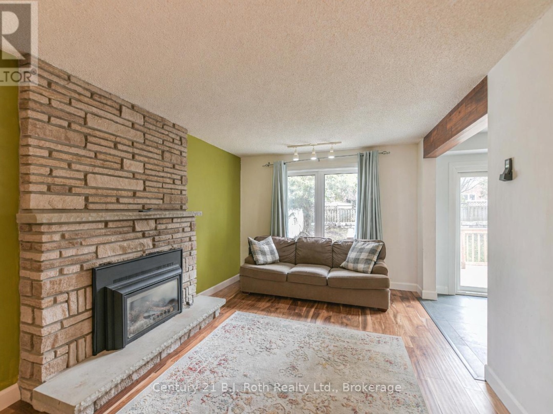 8 CARMICHAEL COURT, Orillia