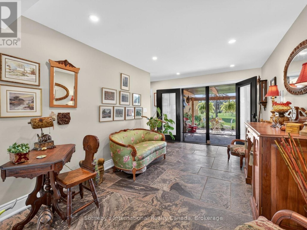 1082 BEAUMONT FARM ROAD, Muskoka River