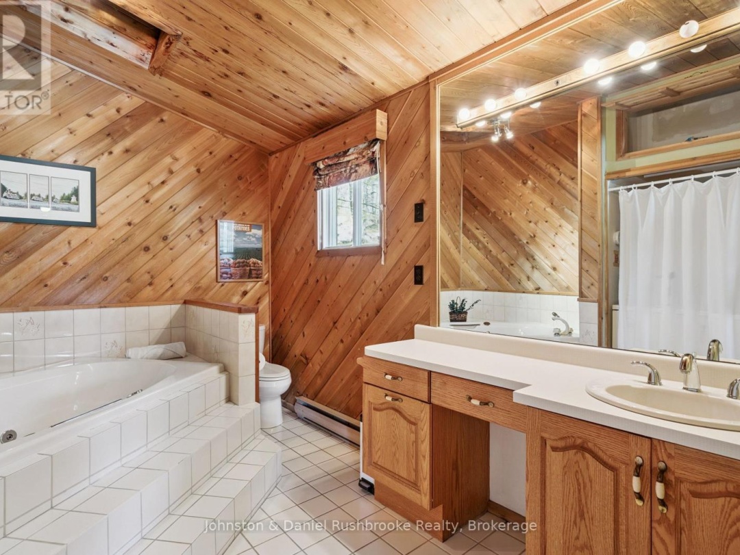 1052 NORTH SUNSET BAY ROAD, Lake Muskoka