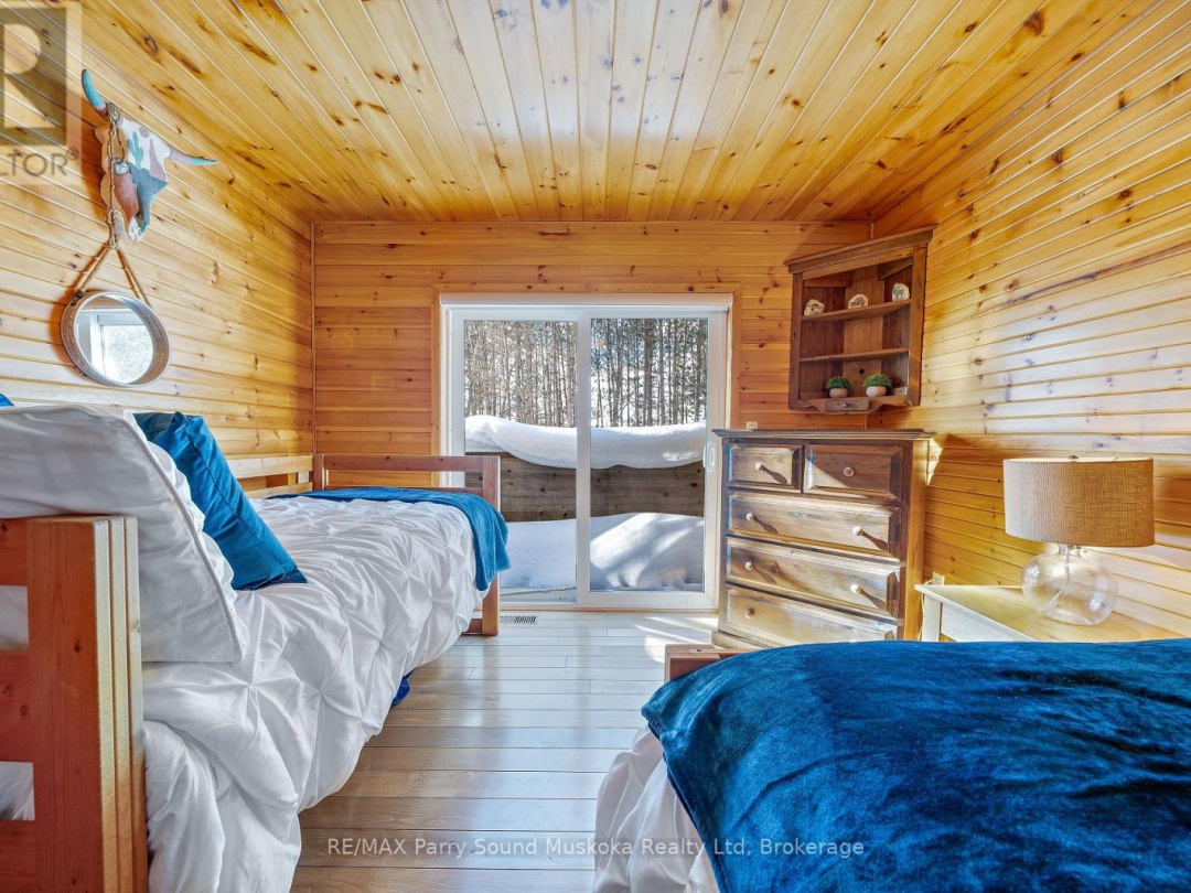 587 CENTRE ROAD, Manitouwabing Lake