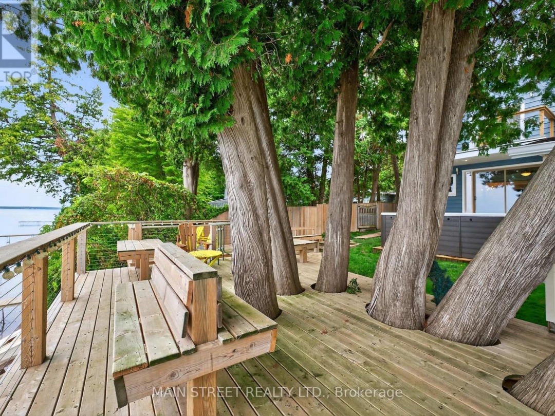 142 CEDAR BEACH ROAD, Lake Simcoe