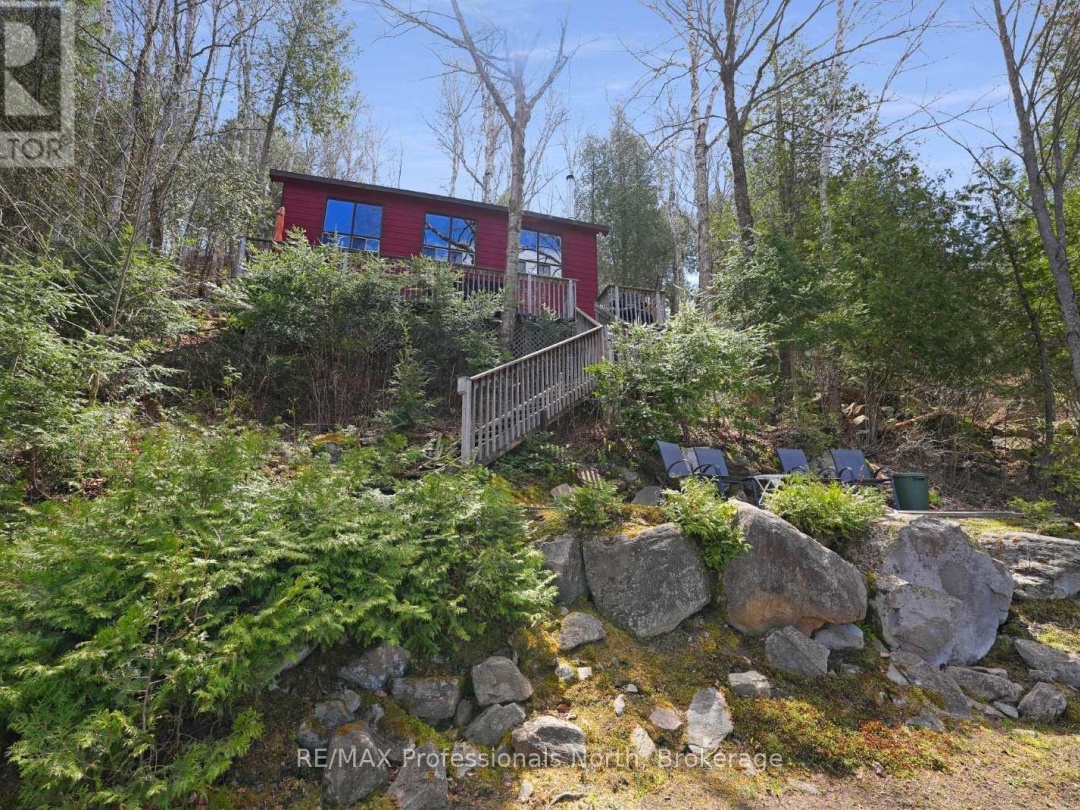 1017 DUNN ROAD, Haliburton Lake