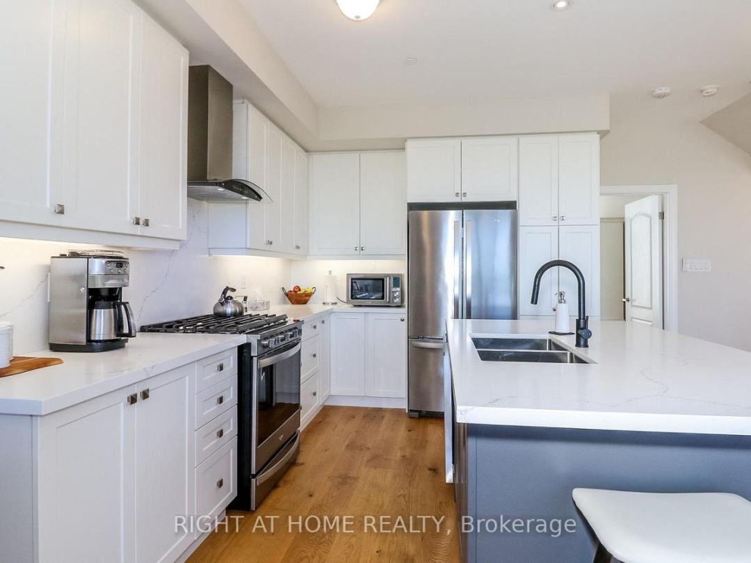100 MARINA VILLAGE DRIVE, Georgian Bay