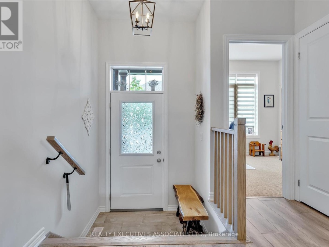 36 - 17 LAKEWOOD CRESCENT, 
