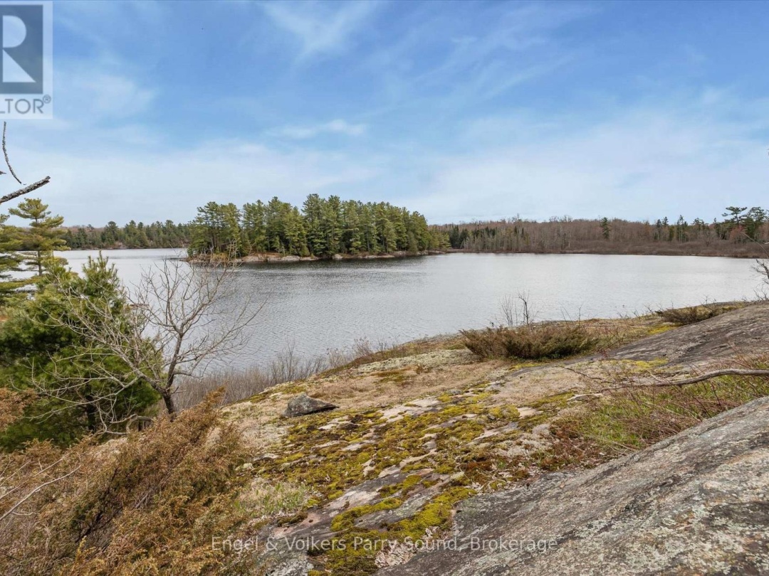 185 LOCH ERNE ROAD, Vowel Lake