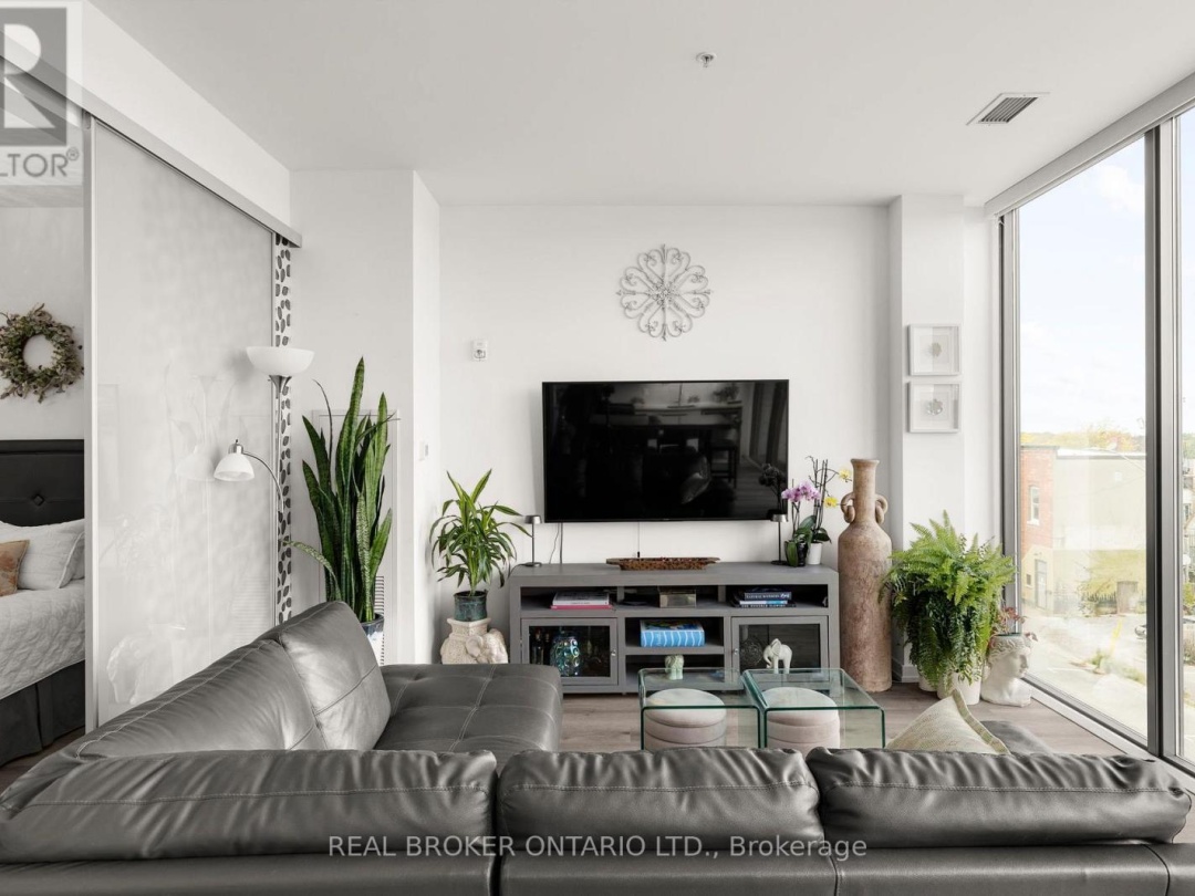 321 - 21 MATCHEDASH STREET S, 