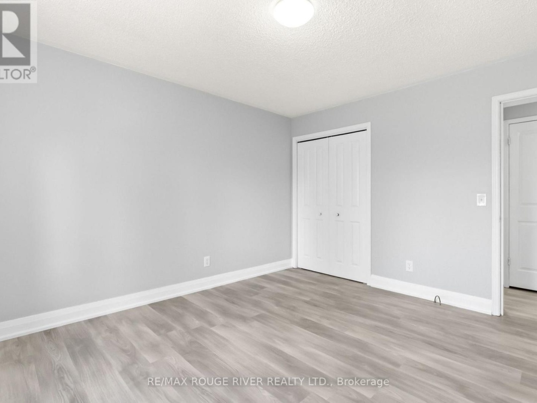 495 LAKELAND CRESCENT, 