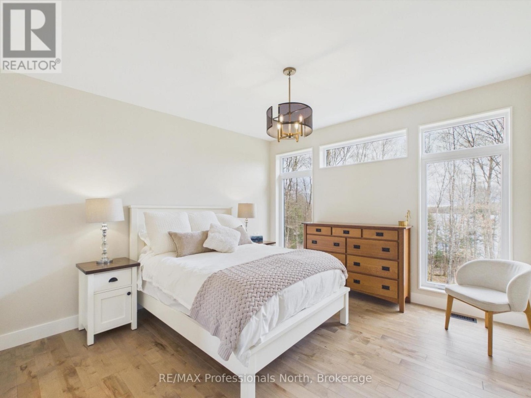 1011 OLD COTTAGE ROAD, Mckay Lake