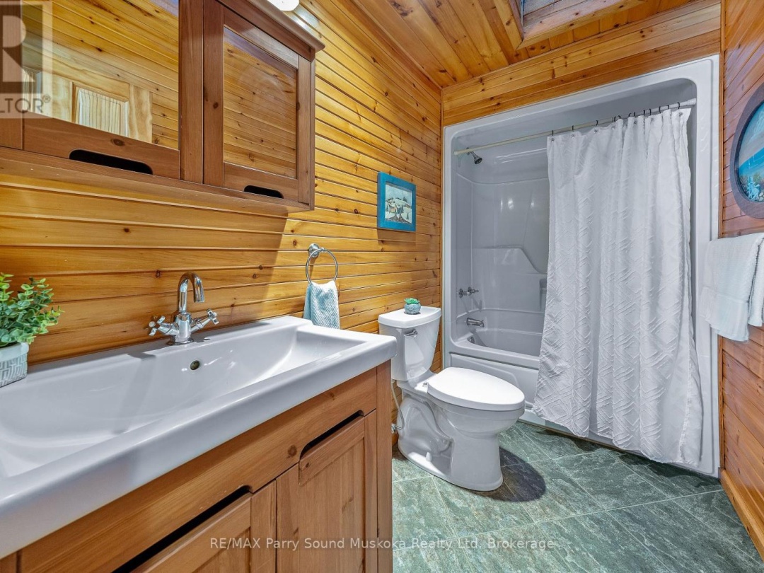 587 CENTRE ROAD, Manitouwabing Lake