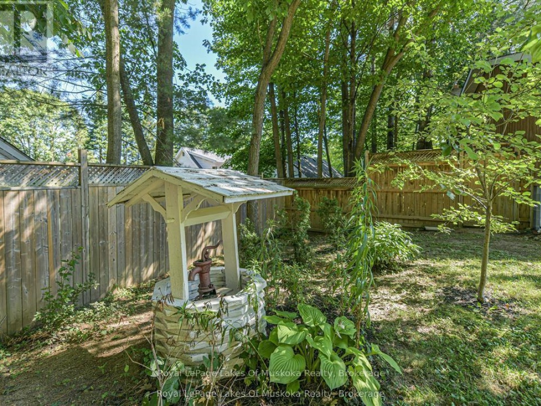 115 DOUGLAS STREET, Gravenhurst (Muskoka (S))