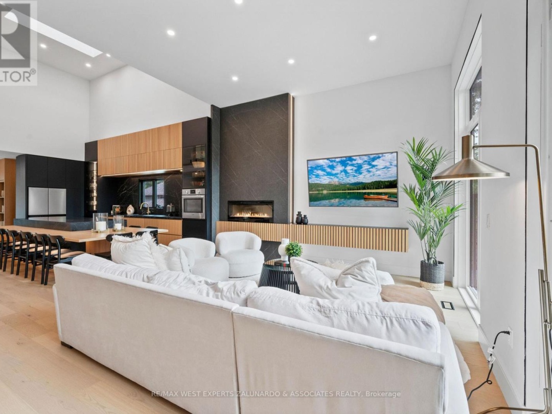 36 SIMCOE ROAD, Lake Simcoe