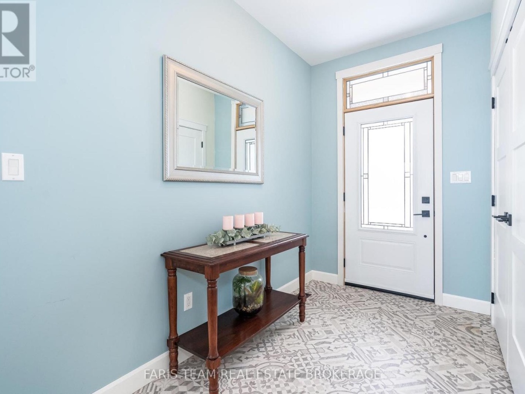 32 LEISURE COURT, 