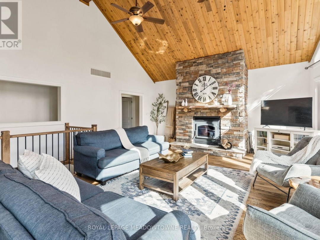 1658 HOSPITALITY ROAD, South Lake