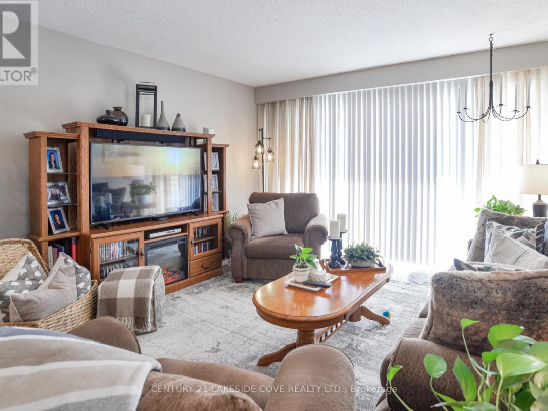 UNIT 4 - 4 PARADISE BOULEVARD, Lake Simcoe