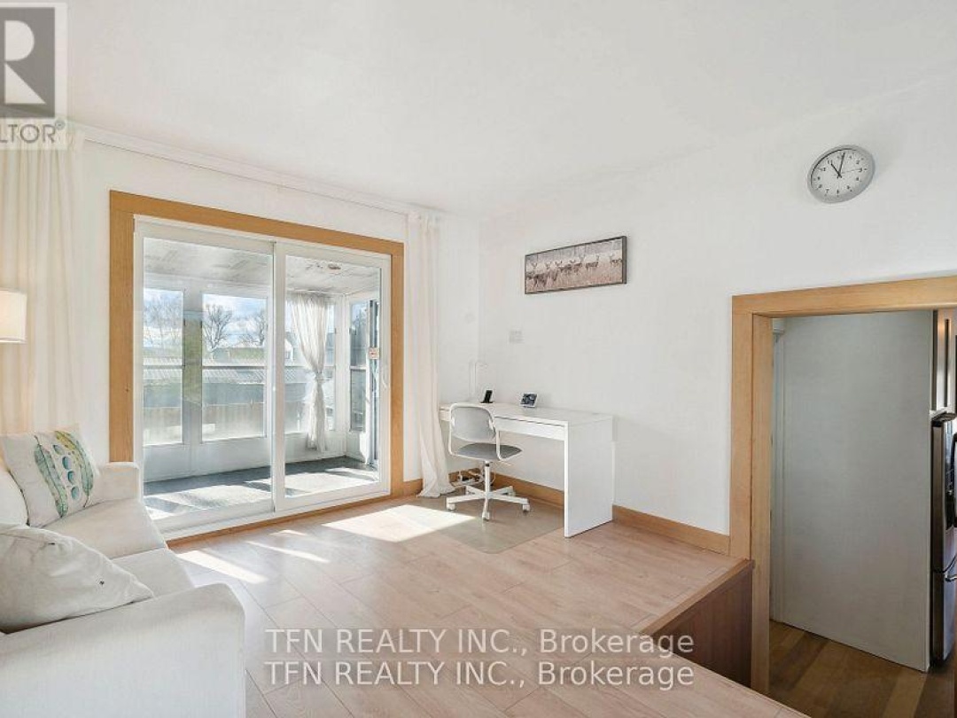 12 SCHOONER LANE, Tay