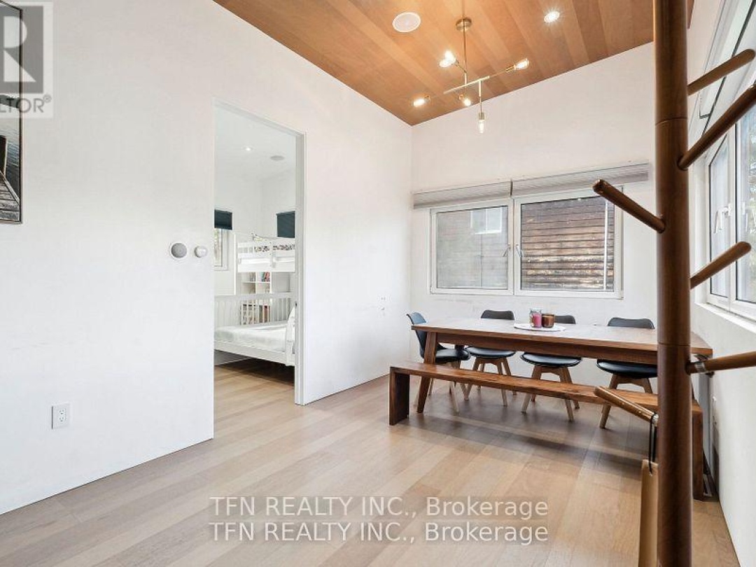12 SCHOONER LANE, Tay