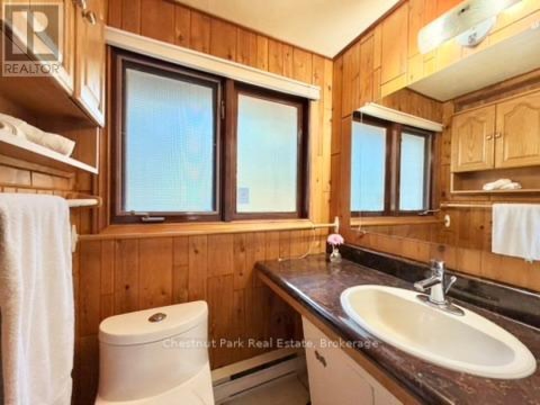 1062 ELMHURST LANE, Kennisis Lake