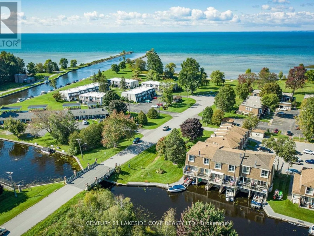 UNIT #6 - 4 PARADISE BOULEVARD, Lake Simcoe