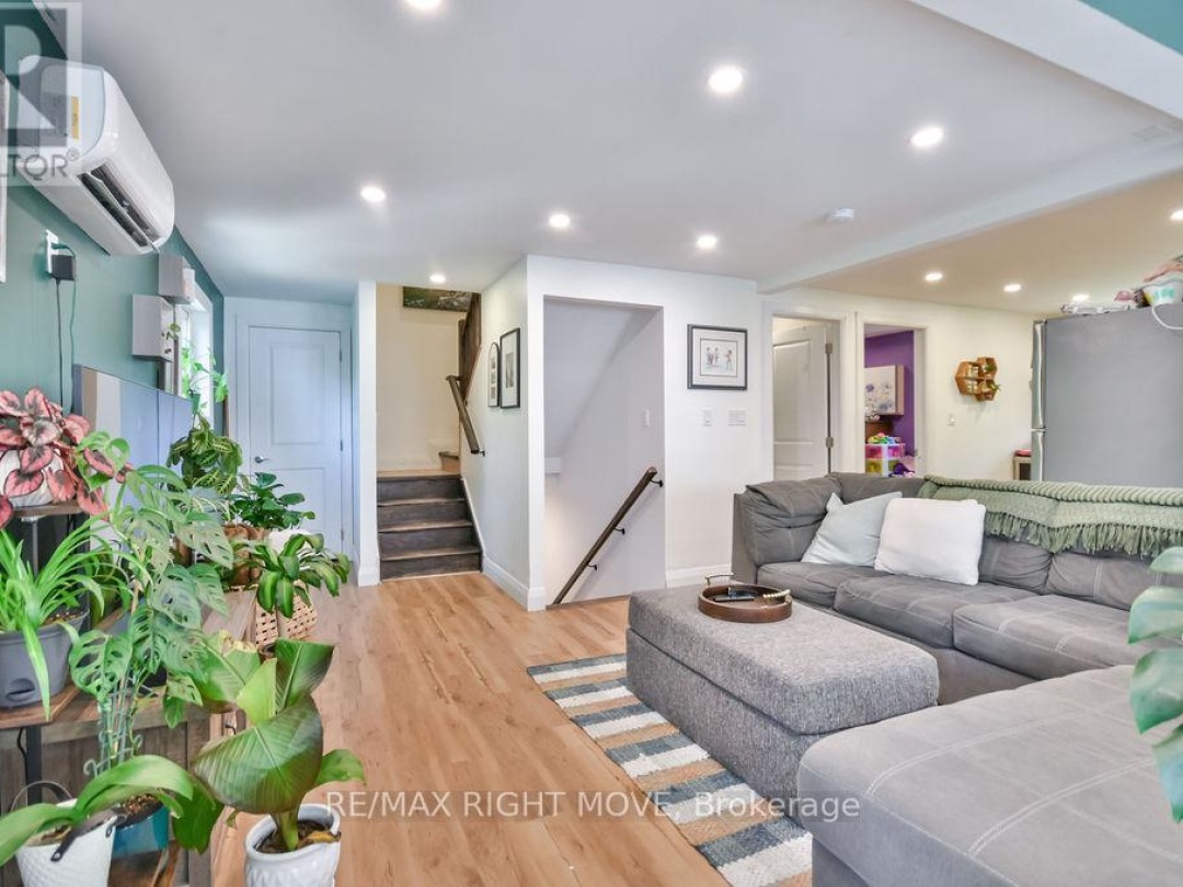 6896 PENTLAND LANE, 