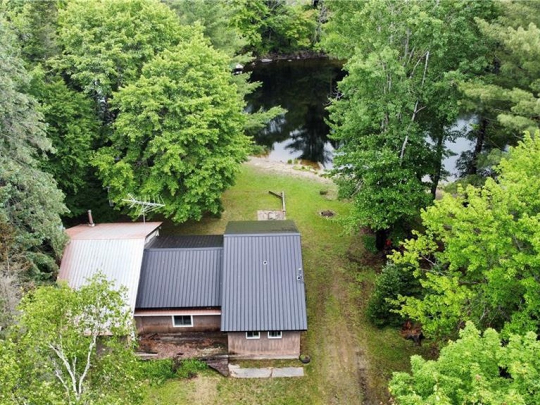 2424 Fraserburg Road, Muskoka River