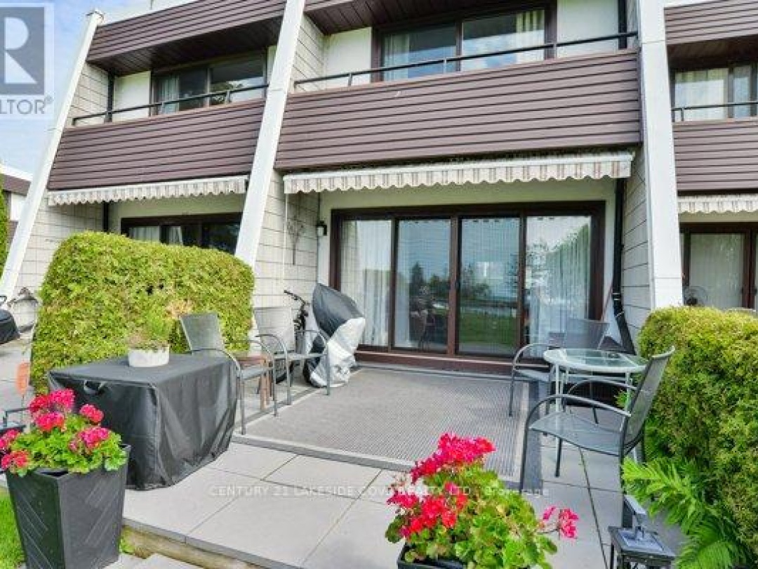 UNIT 14 - 1 PARADISE BOULEVARD, Lake Simcoe