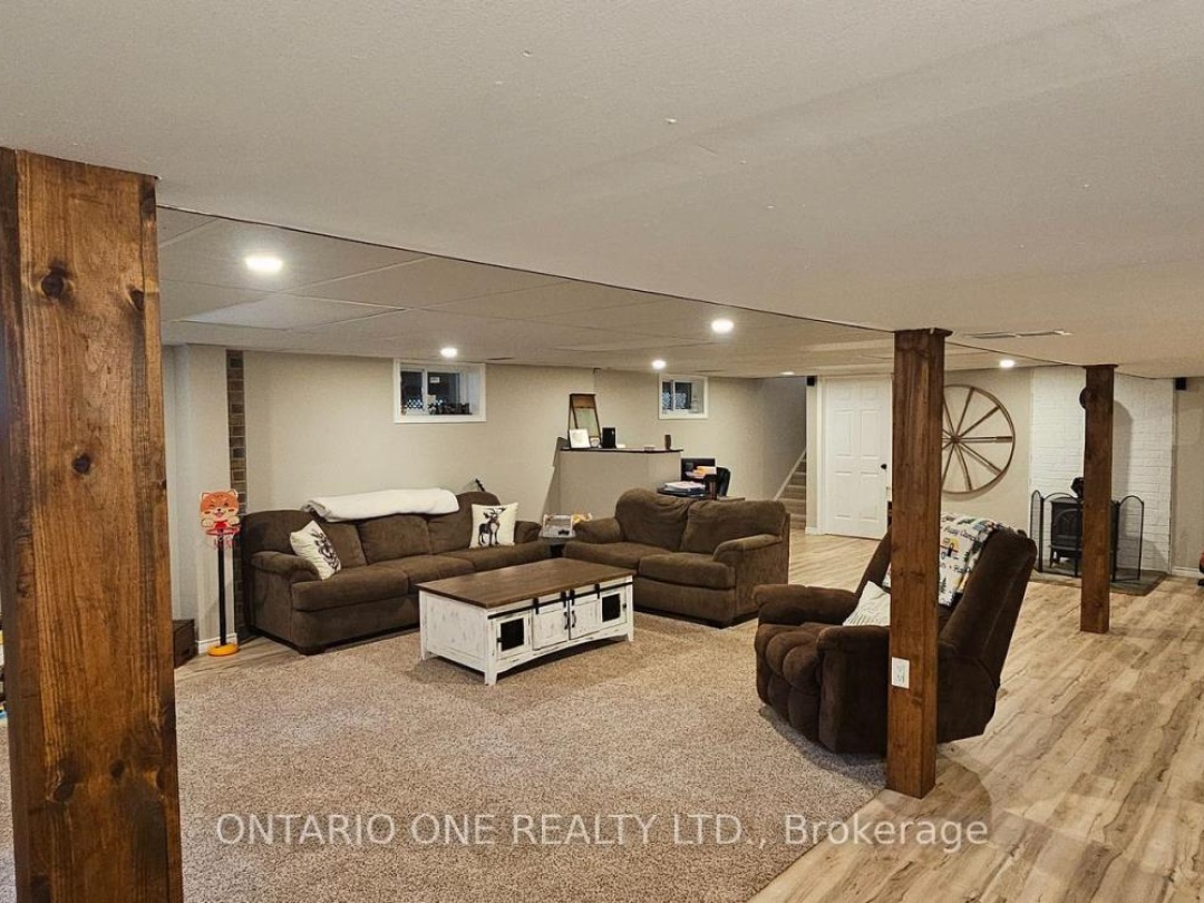 550 MUSKOKA BEACH ROAD, 
