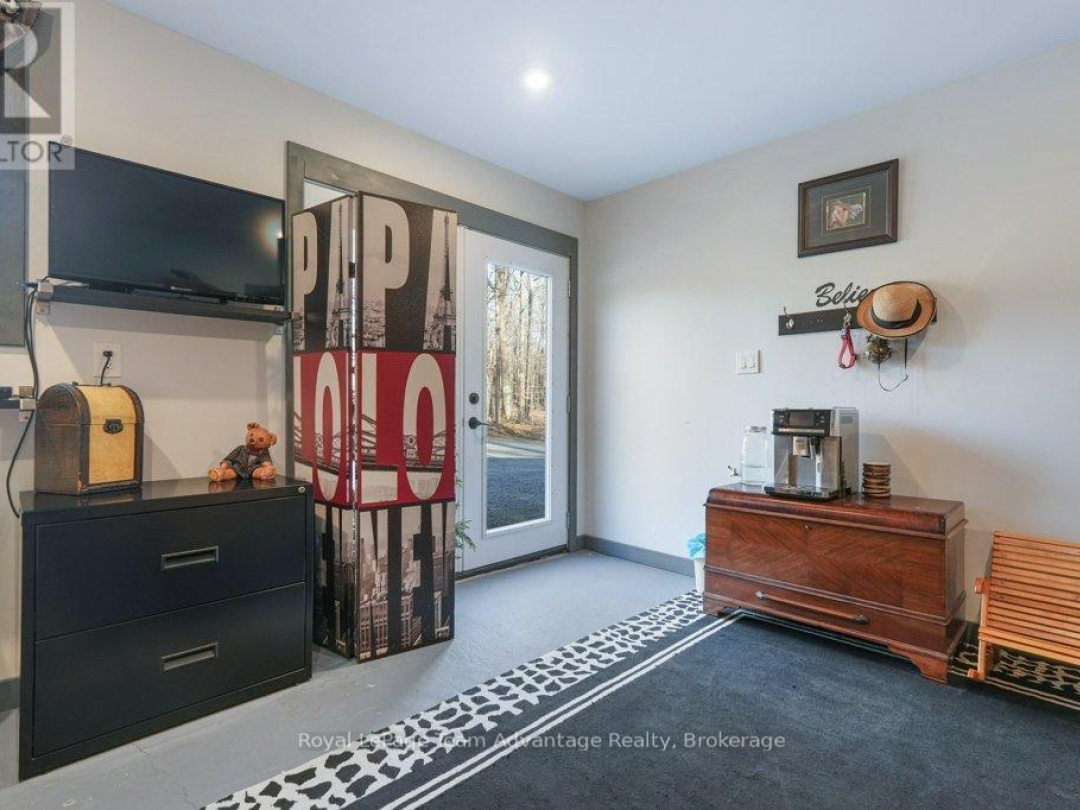 34 BEECHWOOD LANE, Hooton Lake