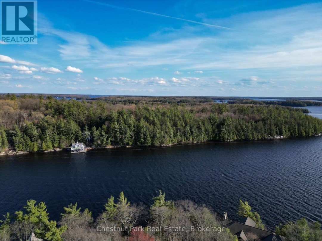 PINE (57 ISLAND M81) ISLAND, Lake Muskoka