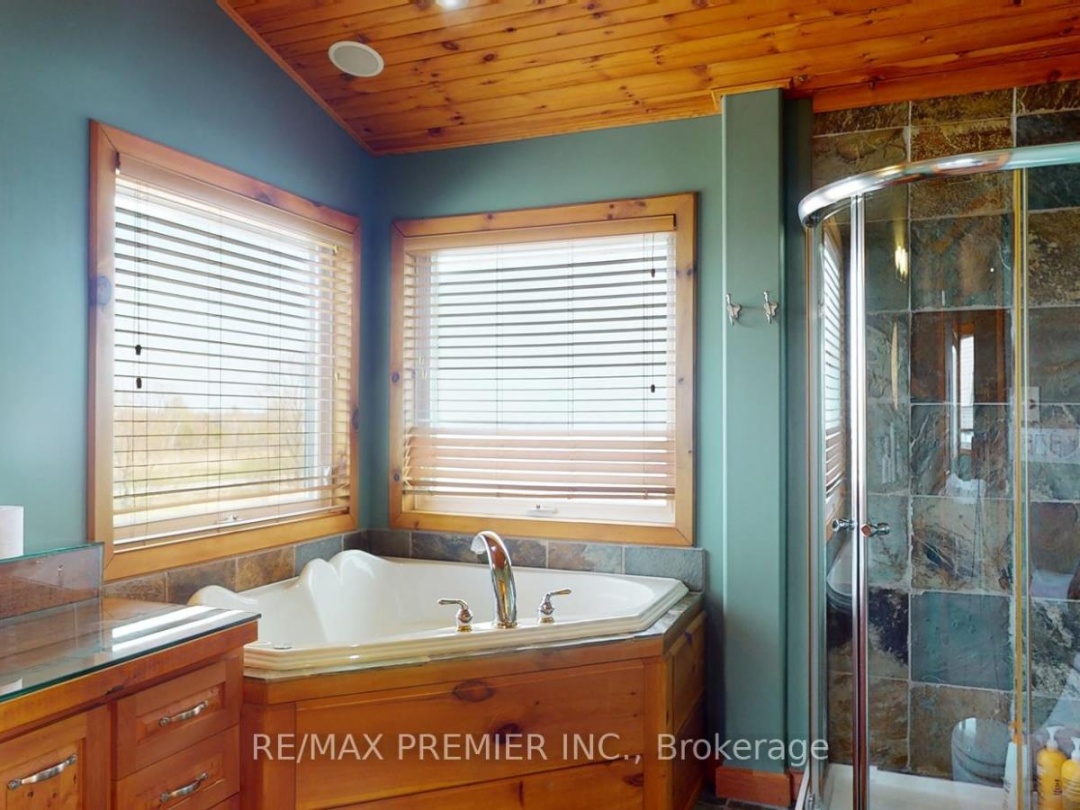 31 PARADISE BOULEVARD, Lake Simcoe