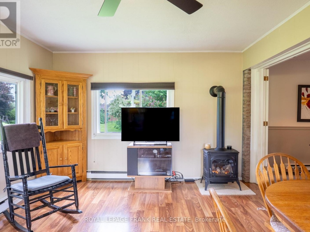 383 OLD SURREY LANE, Pigeon Lake