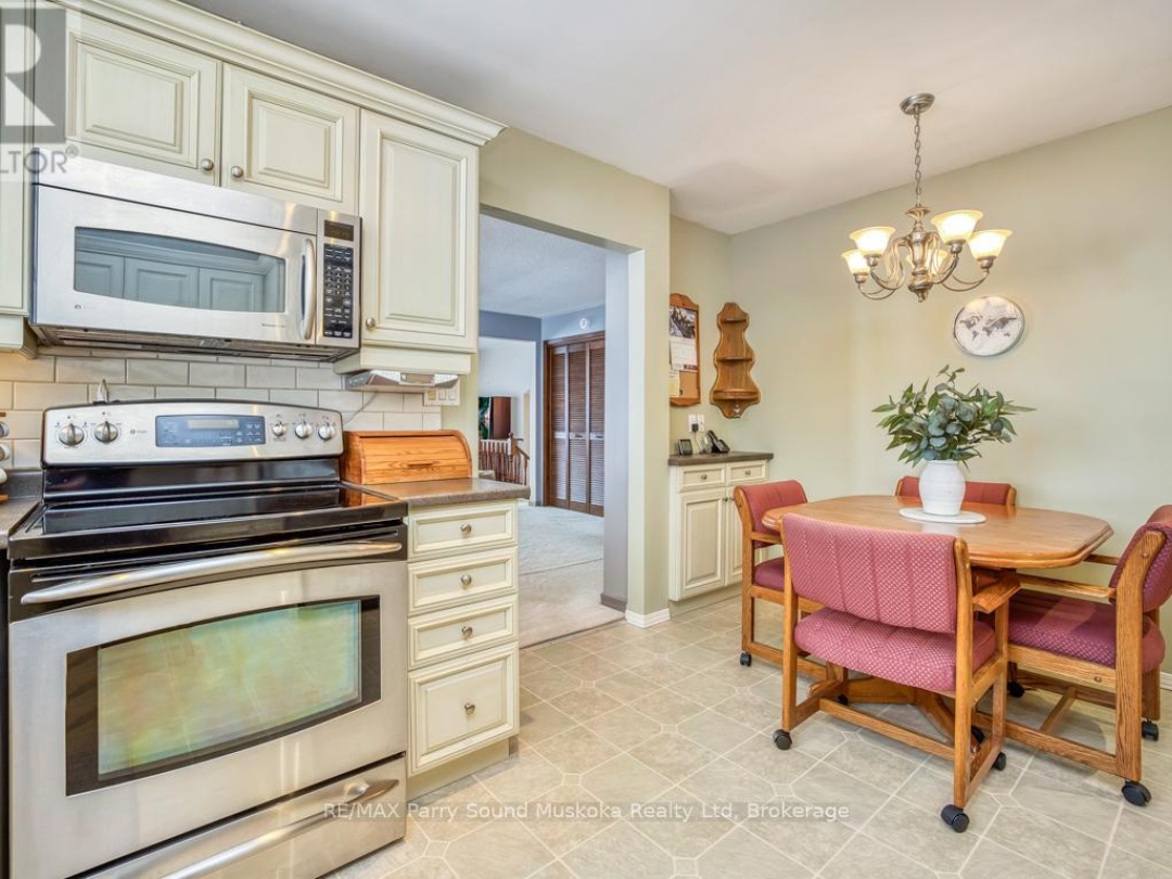 2 LAIRD DRIVE, Parry Sound