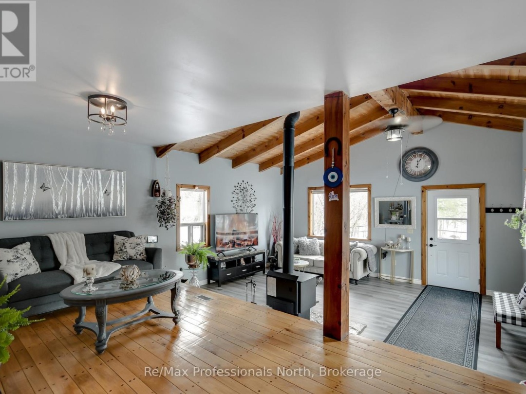 1017 BARLOCHAN ROAD, Muskoka Lakes (Wood (Muskoka Lakes))