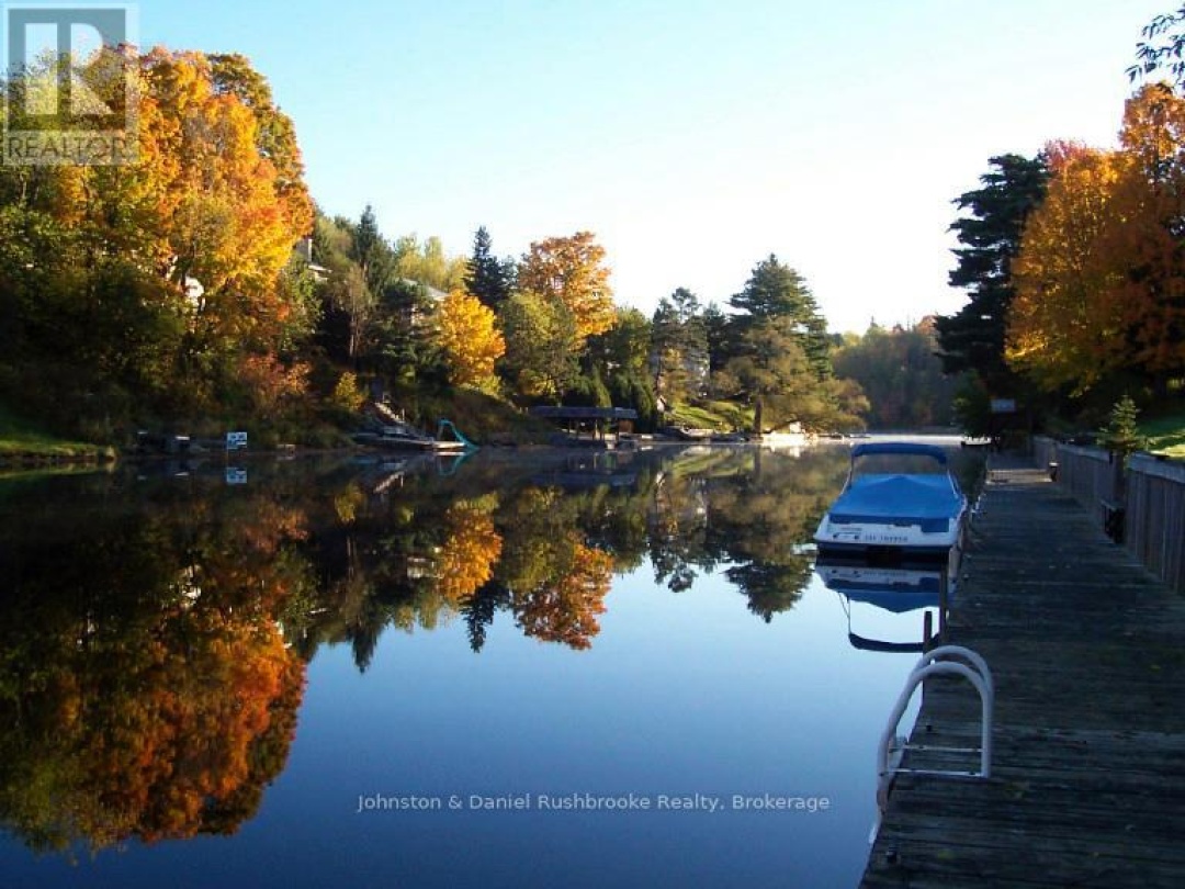 39 SHORELINE DRIVE, Muskoka River