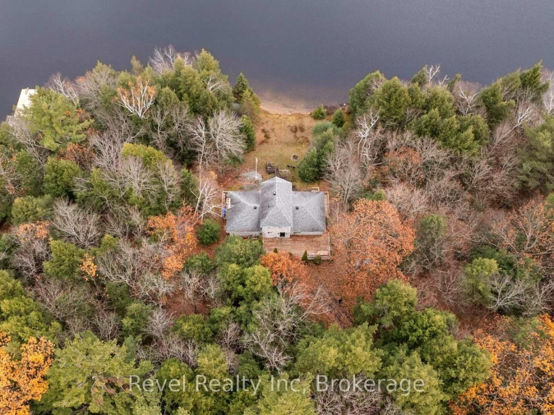 75 SILVER POINT DRIVE, Silver Lake