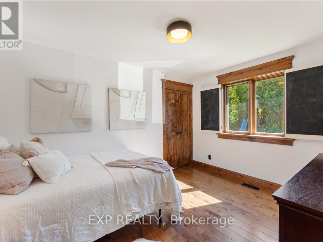 857 CEDAR GLEN ROAD, 