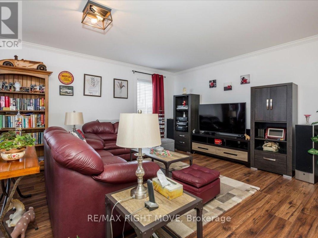 1 SINCLAIR CRESCENT, Ramara (Atherley)