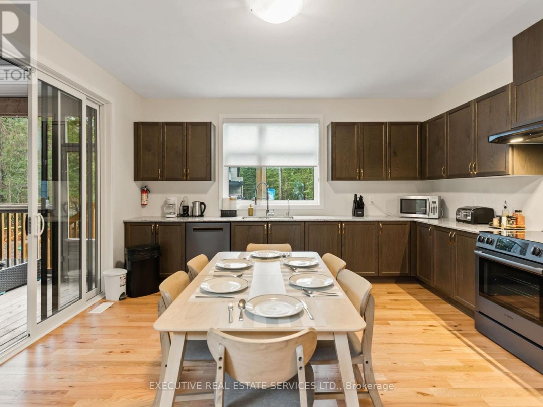1049 GREENSVIEW DRIVE, Lake of Bays (Franklin)