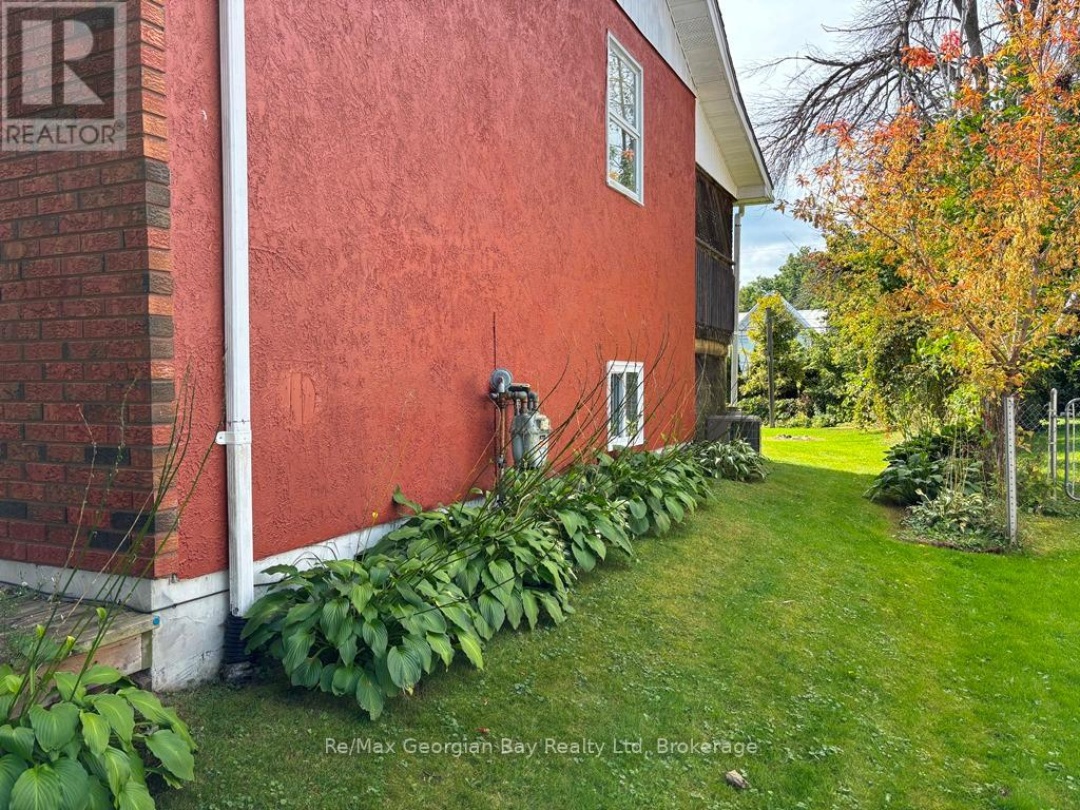 16 COMMUNITY CENTRE DRIVE, 