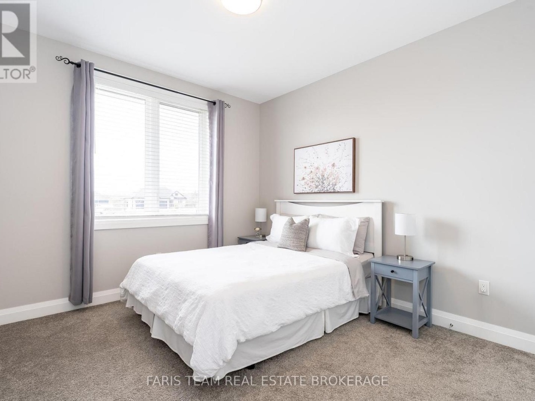 5 BREANNA BOULEVARD, 