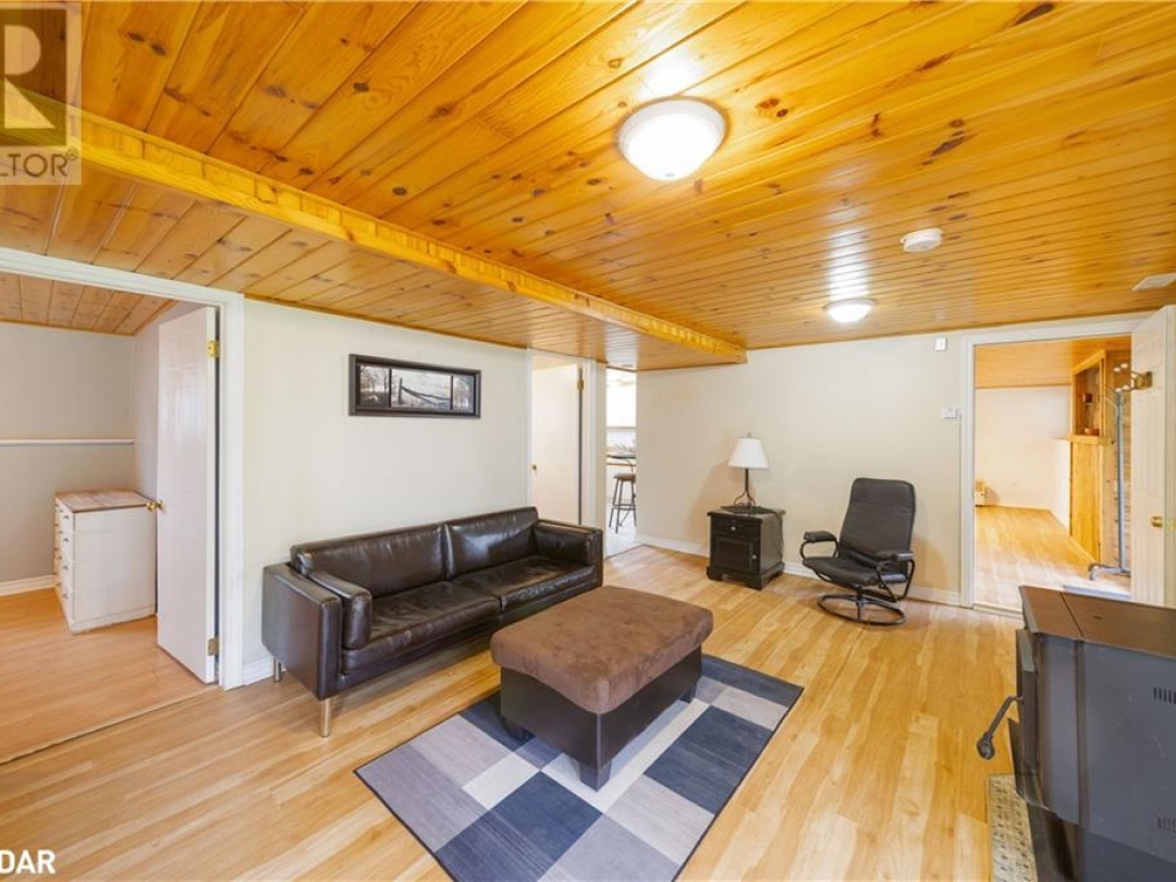 1936 PENINSULA POINT Road, 