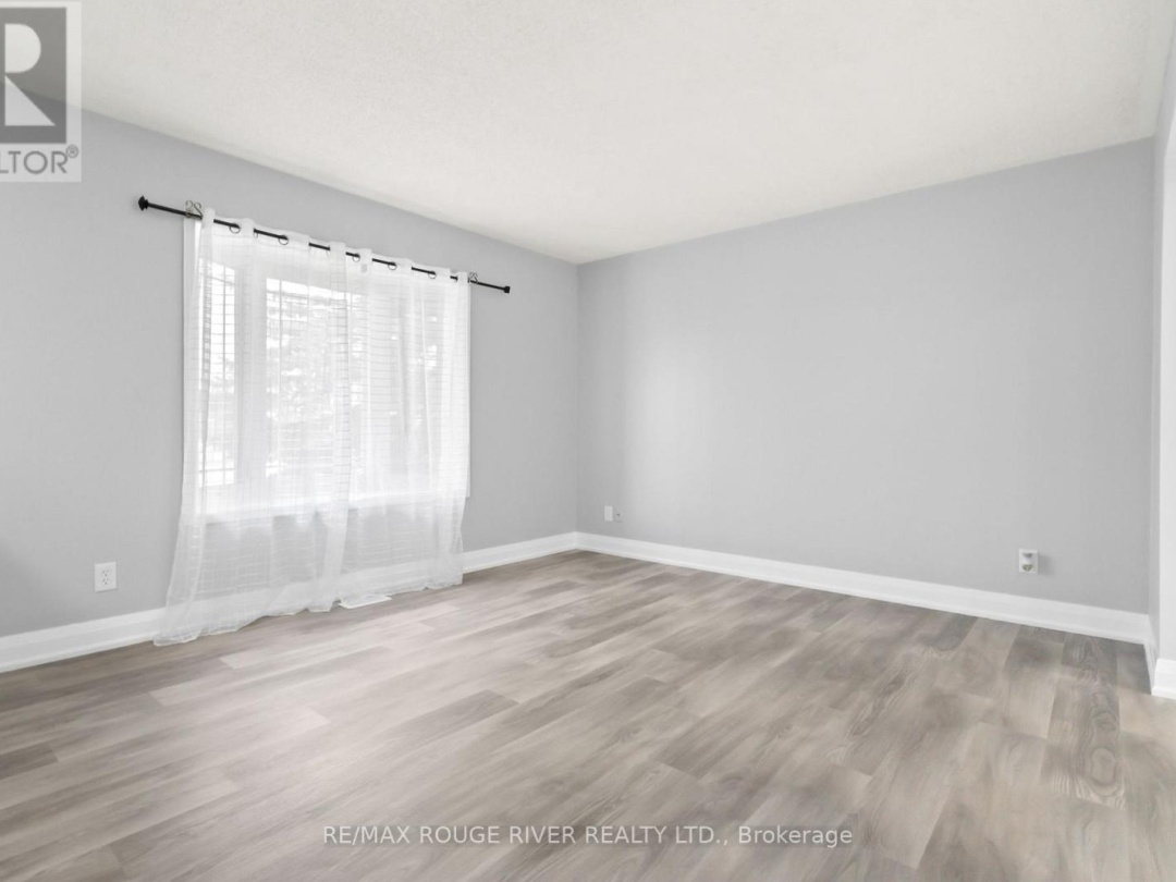495 LAKELAND CRESCENT, 