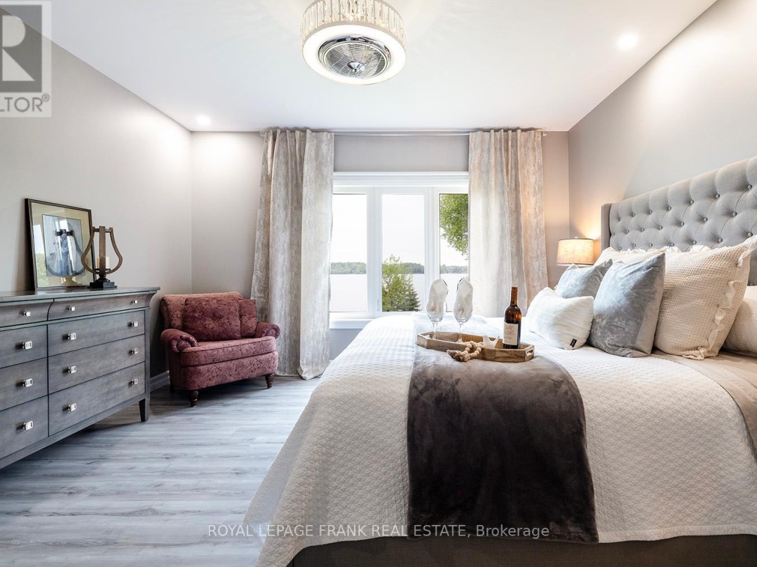 24 GILSON POINT PLACE, 